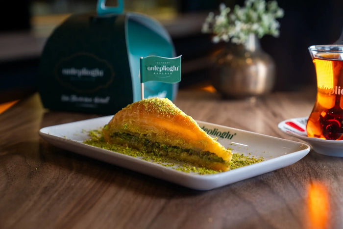 Havuç Dilimi – Baklava-Dreieck mit Pistazie